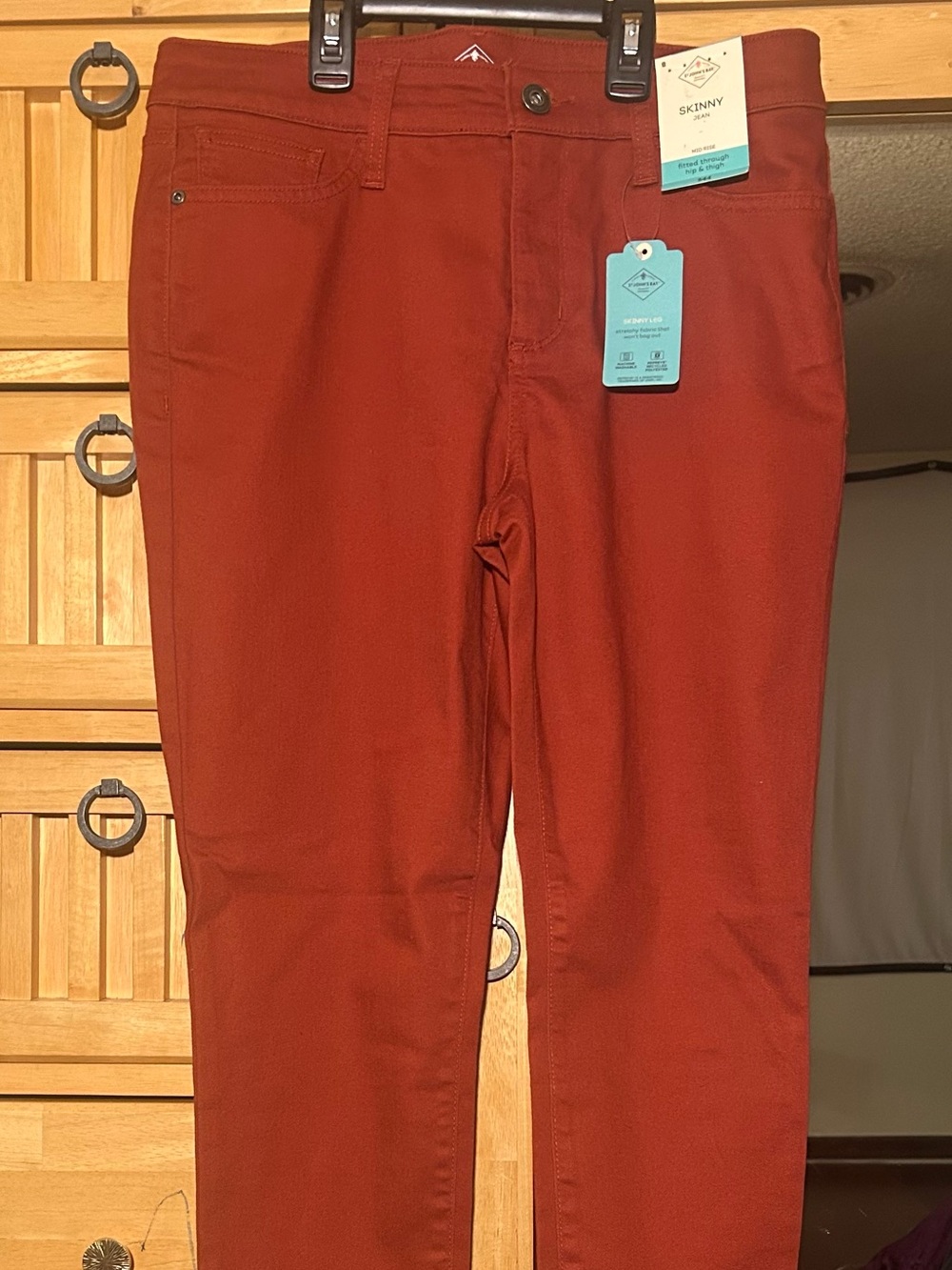 NWT! St. John’s Bay Midrise Skinny Jeans in Rustic Brick Size 8